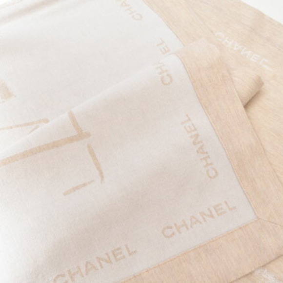 Chanel Blanket, CHANEL Reversible Blanket Mademoiselle CC Motif Wool Silk - Picture 11 of 14